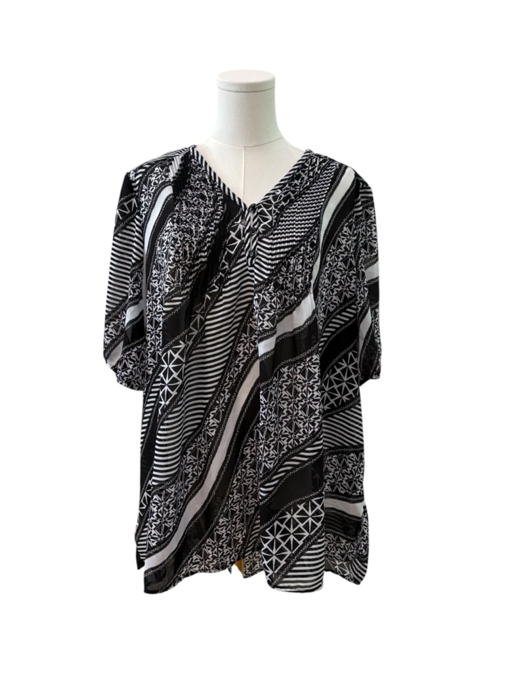 Women's 24W Black & White Soft Sheer Work Casual Short Sleeve Plus Blouse